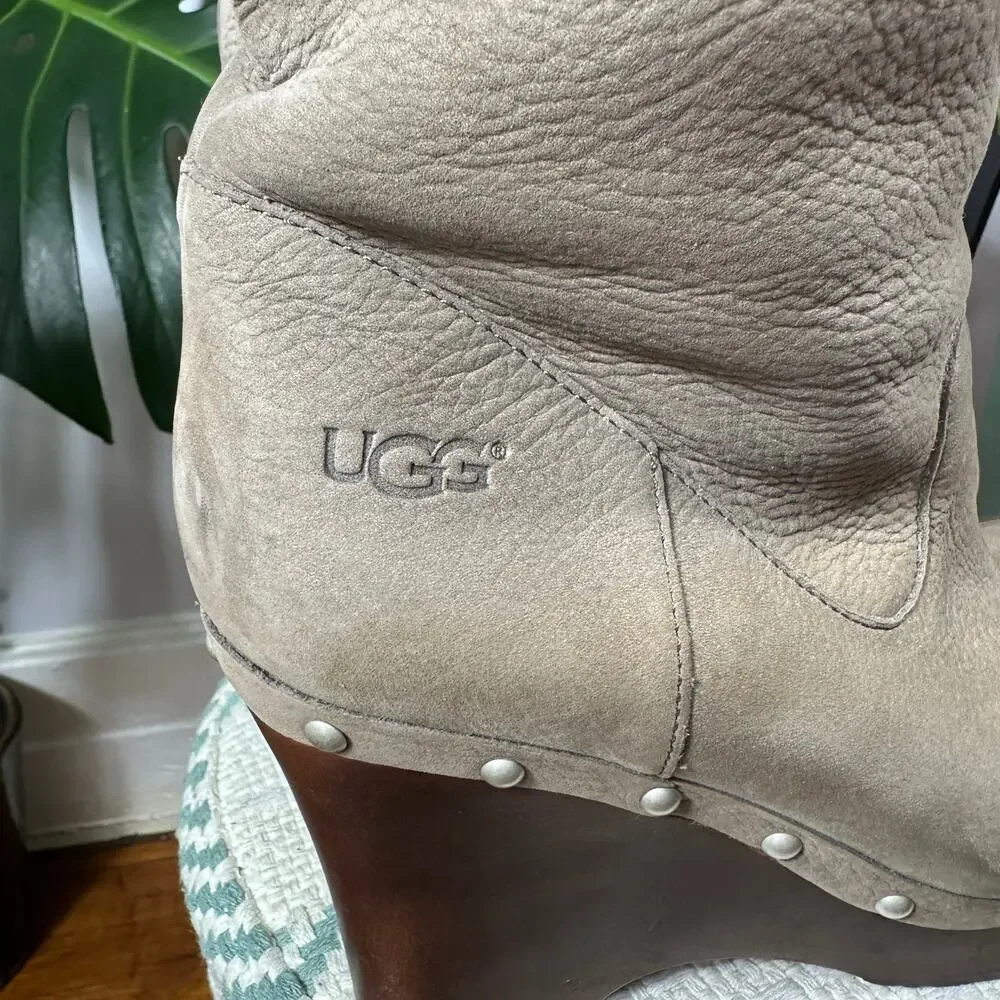 UGG Australia Carnagie Wedge Boots Shearling Cuff Suede Studded Sz‎ 8